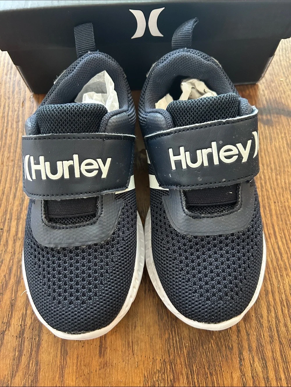 Hurley Deep Navy ⚓️ and White Kids Mesh Hook-and-Loop Sneakers in box 📦